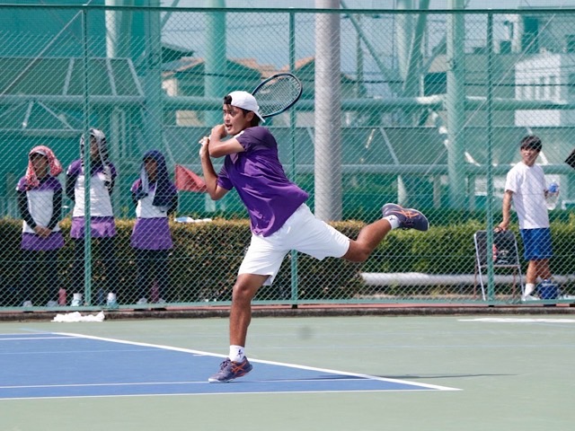 【テニス部男子】シングルス全勝で、リーグ戦初勝利